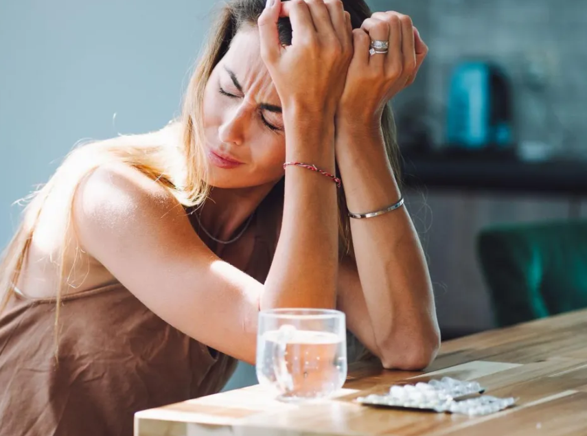 Urwara Umutwe Uhoraho? Dore Inzira Zemejwe n’Abaganga Zagufasha Kuwugabanya 