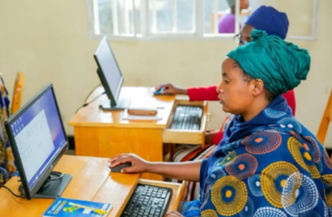 U Rwanda Rukeneye Iminara 2500 Mishya Kugira Ngo Internet Igezwe Hose