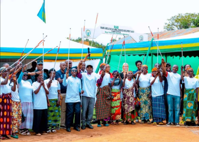 Abafite ubumuga bwo kutabona barifuza ko inkoni yera yajya igurirwa kuri Mituweli