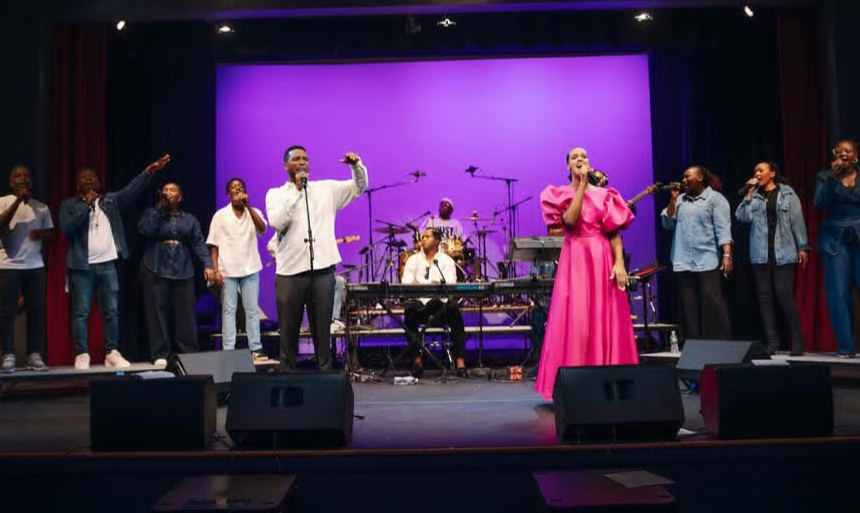 James na Daniella batangaje ko baziririmba indirimbo shya mu gitaramo Endless worship