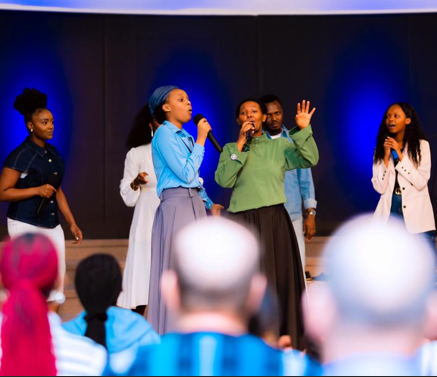 Uko Vestine na Dorcas basoje uruzinduko rwabo muri Canada baririmbana na Gentil Misigaro