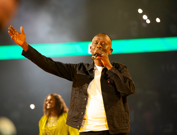 “Niwe Healing Concert”: Ijoro ry’Amateka kuri Richard Ngendahayo wujuje BK Arena Ibyishimo n’Amateka Mashya