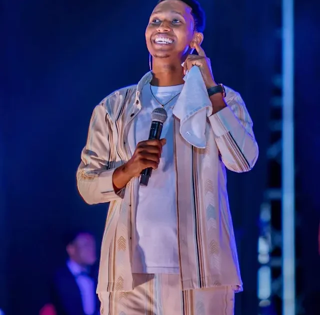 Israel Mbonyi yagarukanye indirimbo nshya “Unkebuke” isengesho rihumuriza imitima y’abasenga