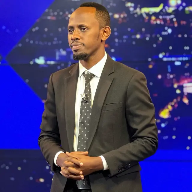 Prosper Nkomezi yongeye kugarukana umutumwa bukomeye bwo kwizera mundirimbo “Ntijya Ibeshya”