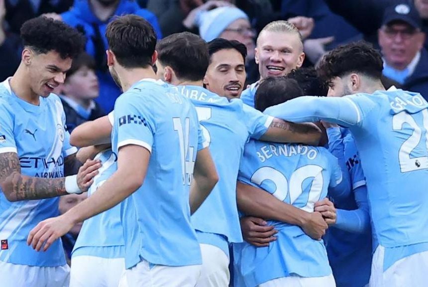 Pep Guardiola yasabye abakinnyi be kujya kwipimisha ibiro