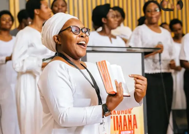 Chorale Horeb Yifashishije “Inyenyeri” mu Kwamamaza Umucyo w’Agakiza muri Iki Gihe cya Noheli