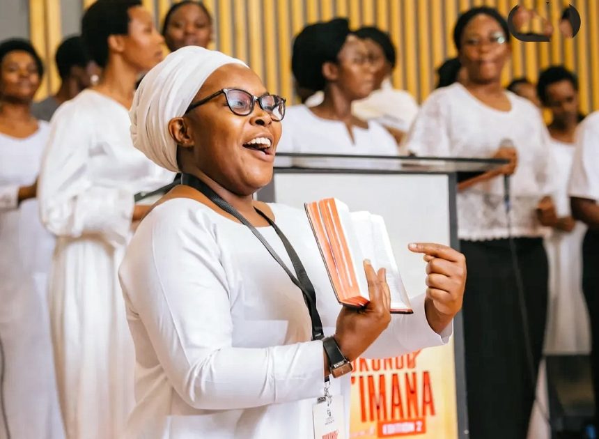 Chorale Horeb Yifashishije “Inyenyeri” mu Kwamamaza Umucyo w’Agakiza muri Iki Gihe cya Noheli