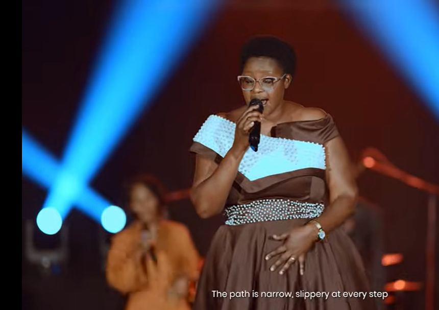 Aline Uwera Yashyize Hanze Indirimbo Ye Ya Mbere Yise “Wicogora”