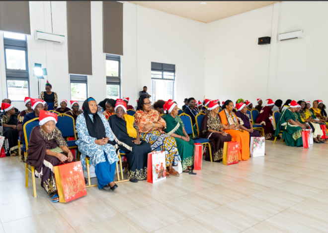 Ababyeyi b’Intwaza bafashijwe na Unity Club Intwararumuri kwizihiza iminsi mikuru