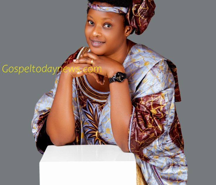 Aline Uwera yasohoye indirimbo nshya “Ongera wivuge Mana” ishingiye ku isengesho n’ubuhamya bw’ukwizera