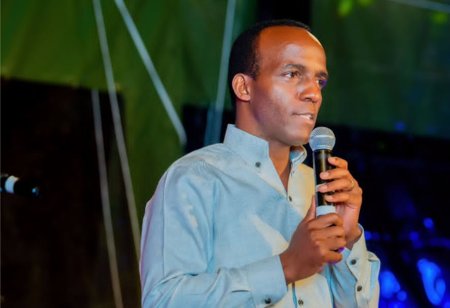 Alexis Dusabe yatumiye abaramyi n’abakunzi be b’ibihe byose muri “Umuyoboro 25 Years Concert”