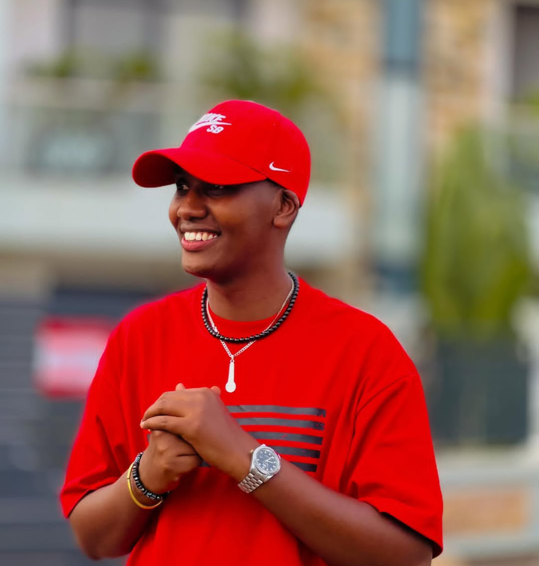 Eddy Muramyi umwe mu baramyi batanze noheli mu buryo bushimishije