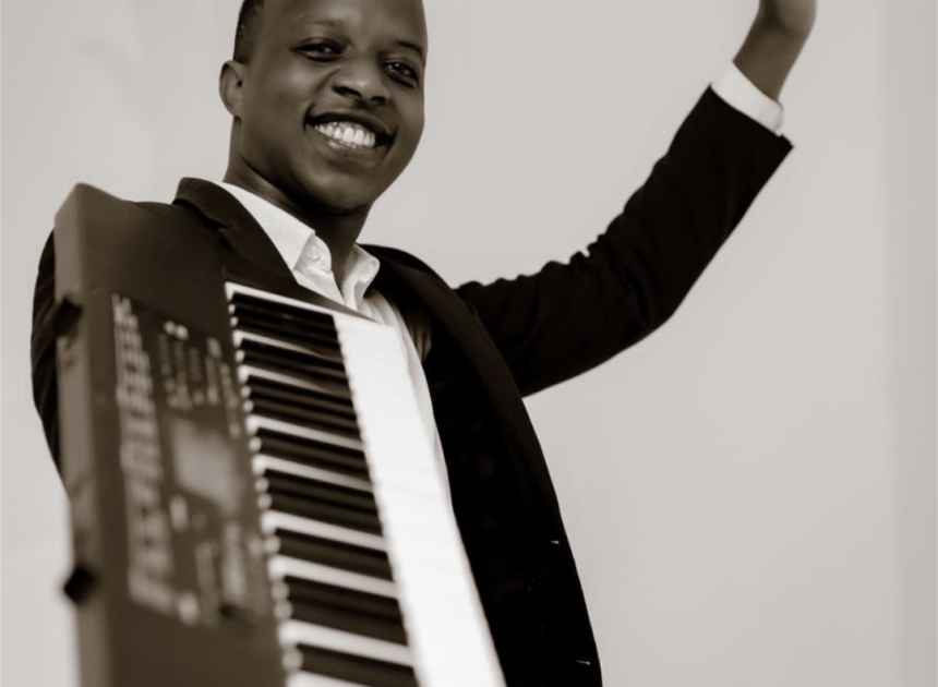 Merci Pianist yatangiye Gushyigikira Mushiki we Mutoni mu Murimo wo kuramya no guhimbaza Imana
