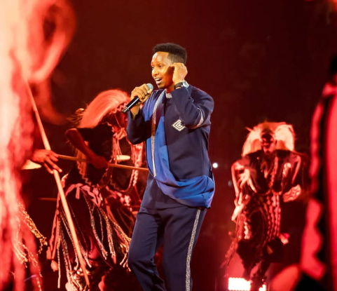 Ibikoresho gakondo byifashishijwe mu gitaramo cya Israel Mbonyi bisobanuye iki mu mateka ya ha mbere