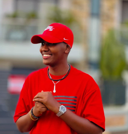 Eddy Muramyi umwe mu baramyi batanze noheli mu buryo bushimishije