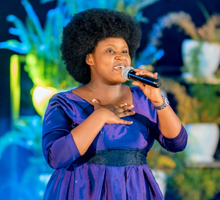 Mami Espe ufite Ijwi ridasanzwe yiyemeje gukoresha iyo mpano azana abantu benshi kuri kristo