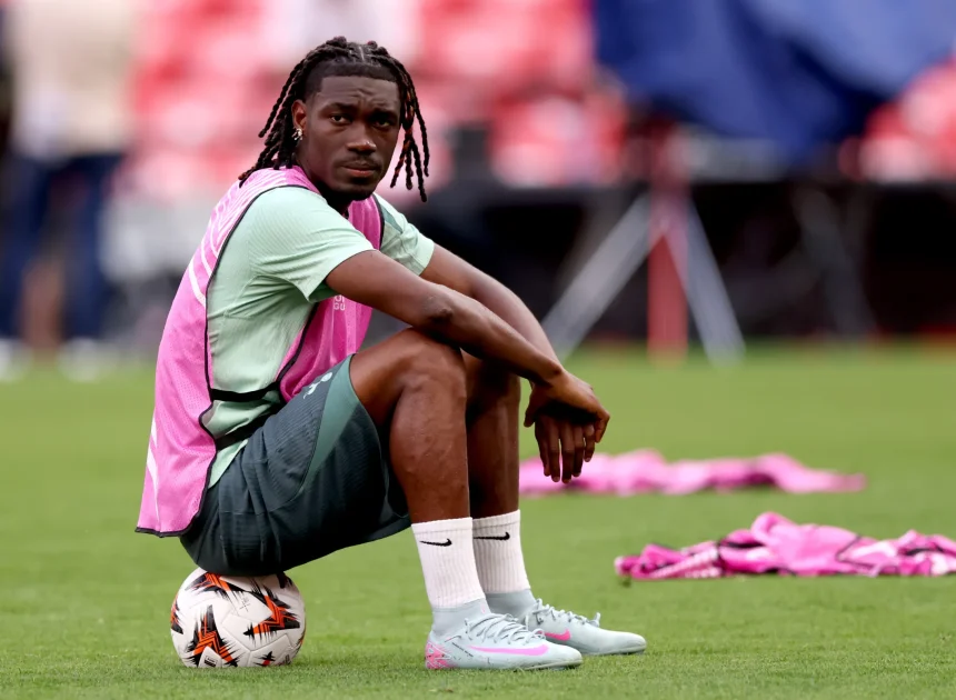 Tottenham Hotspur yeyemeje gukora iperereza kuri Yves Bissouma