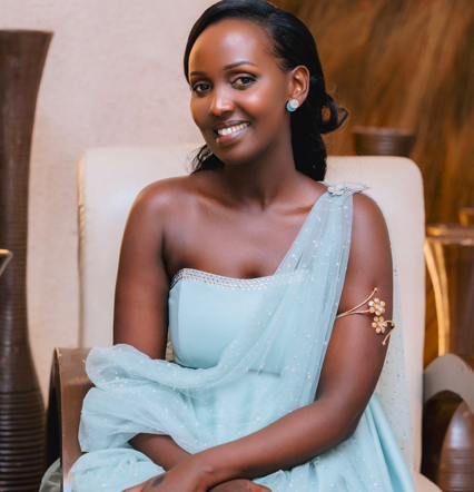 Micomyiza Aimée abinyujije mu ndirimbo yatangaje ubutumwa bw’ihumure n’ibyiringiro mu ntangiriro za 2026