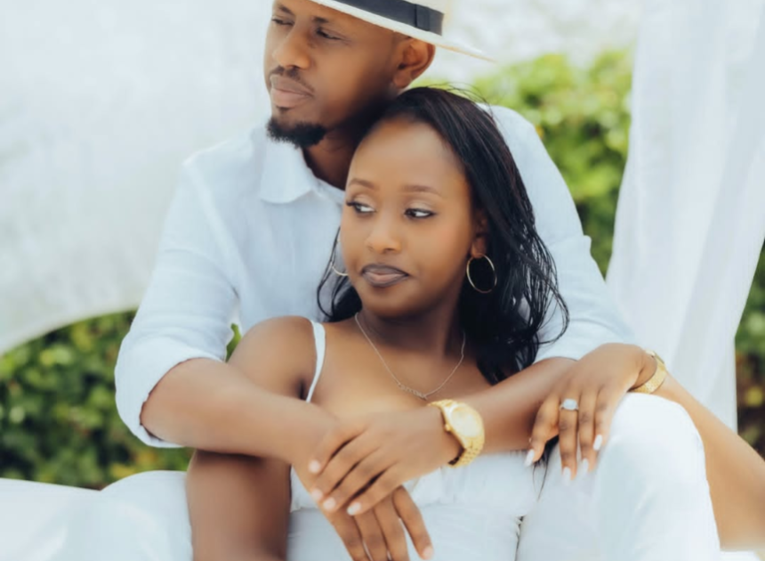 Umuramyi Prosper Nkomezi wambitse impeta umukunzi we Retina yasigiye umwitero Israel Mbonyi