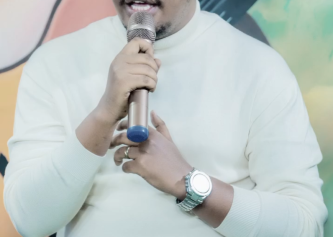 Danny Mutabazi umwanditsi w’ibihe byose agarukanye ibihe byiza na  album nshya Waranzuye