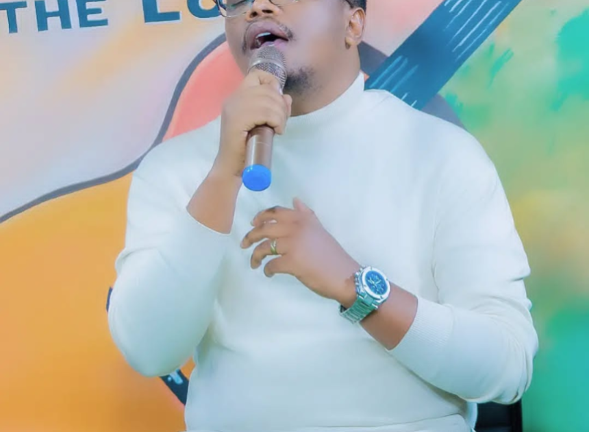 Danny Mutabazi umwanditsi w’ibihe byose agarukanye ibihe byiza na  album nshya Waranzuye