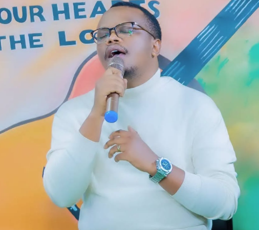 Danny Mutabazi umwanditsi w’ibihe byose agarukanye ibihe byiza na  album nshya Waranzuye