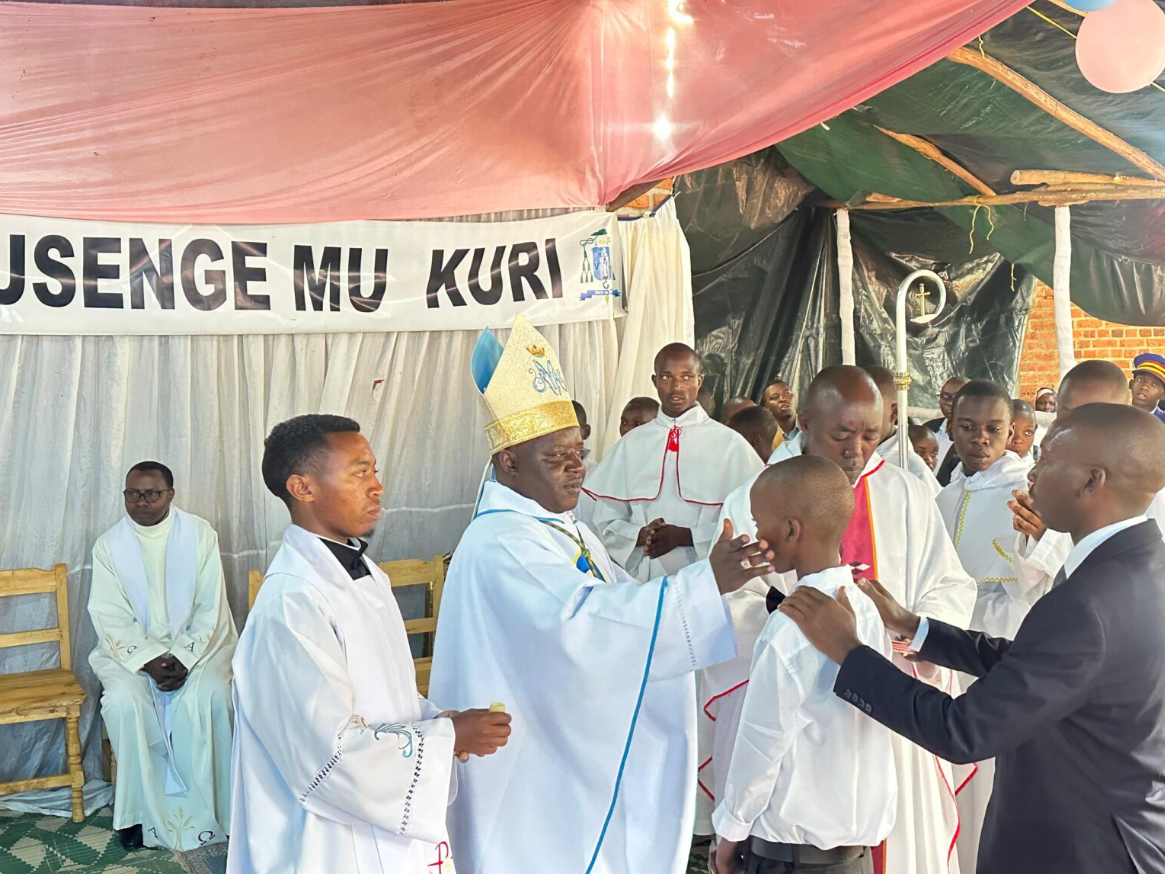 “Imbuto mwera nizo zikwiye kugaragaza ko mukunda Bikira Mariya” Nyiricyubahiro Musenyeri Balthazar Ntivuguruzwa