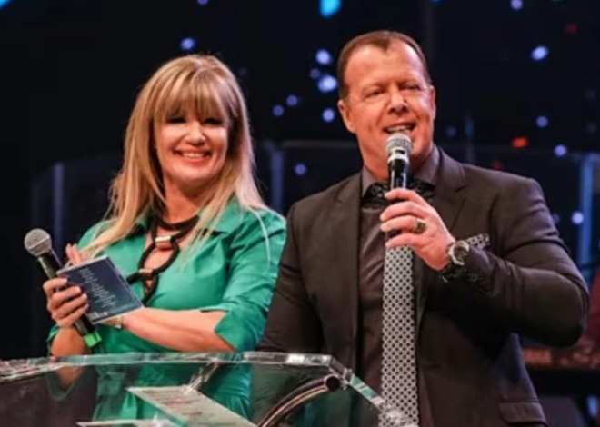 Umushumba Mukuru wa CRC At Boshoff yatandukanye n’umugore we nyuma y’imyaka irenga 30 babana