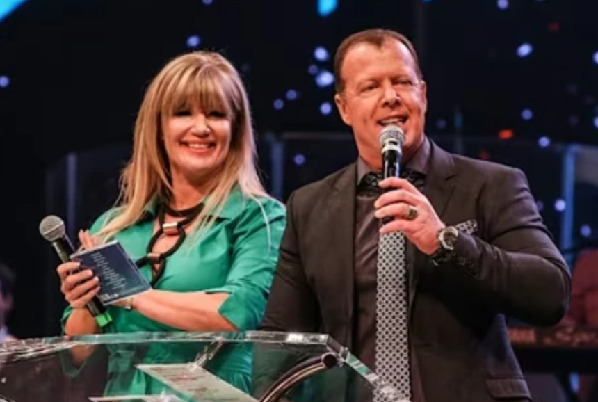 Umushumba Mukuru wa CRC At Boshoff yatandukanye n’umugore we nyuma y’imyaka irenga 30 babana