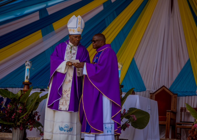 Mu rugendo bakoreye i Kibeho, Abakirisitu ba Diyosezi ya Nyundo batanze inkunga irenga miliyoni 15 zo kwagura Ingoro ya Bikira Mariya