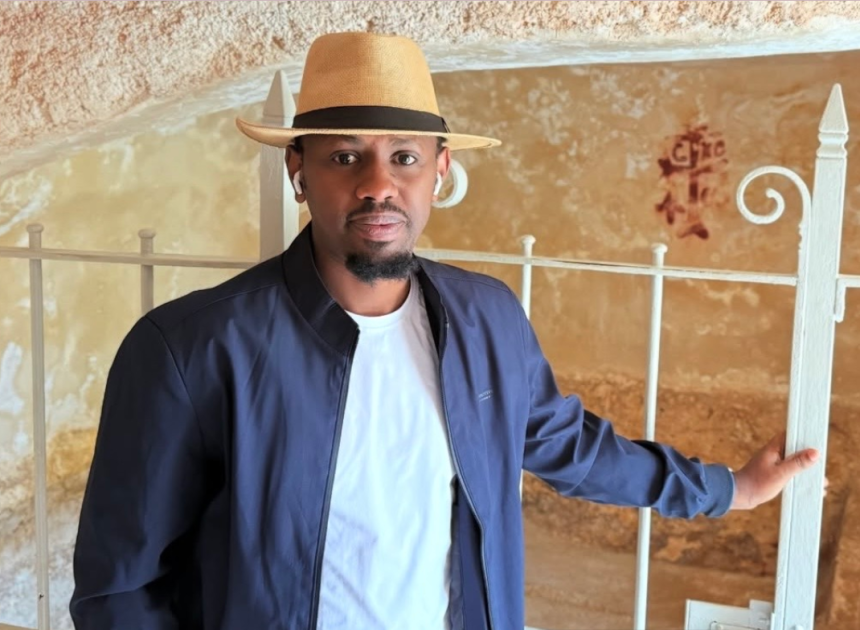 Prosper Nkomezi yanejejwe no gusura ahantu hatagatifu muri Israel mbere y’igitaramo yateguraga gukorera i Tel Aviv