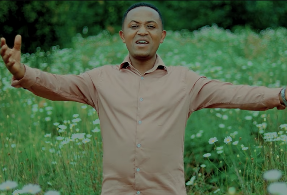 Richard Mus Yashyize Hanze Indirimbo Nshya “Nakwituriki” Igaruka ku Gushimira Imana