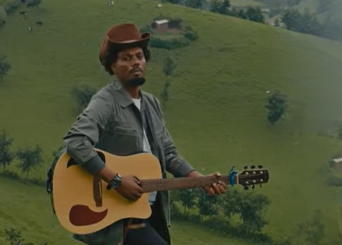 Ubutumwa bukomeye bwa Gentil Bigizi mu ndirimbo “Ifaranga” busaba Abakristo gusubiza umutima ku Mana