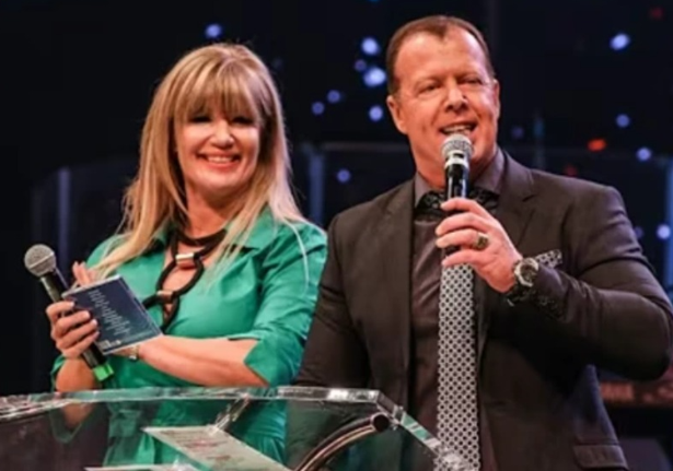 Umushumba Mukuru wa CRC At Boshoff yatandukanye n’umugore we nyuma y’imyaka irenga 30 babana