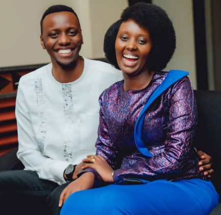 Chorale Yakini ADEPR Kicukiro Shell yatumiye Papi clever Na Dorcas mu gitaramo cyo Kwakira Ubutabazi bw’Imana