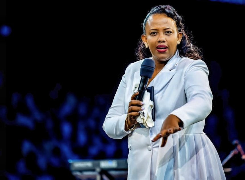 Nyuma yo gukumburwa na benshi, Pst Julienne KABANDA agiye kongera kugaragara muri BK Arena nk’umuvugabutumwa