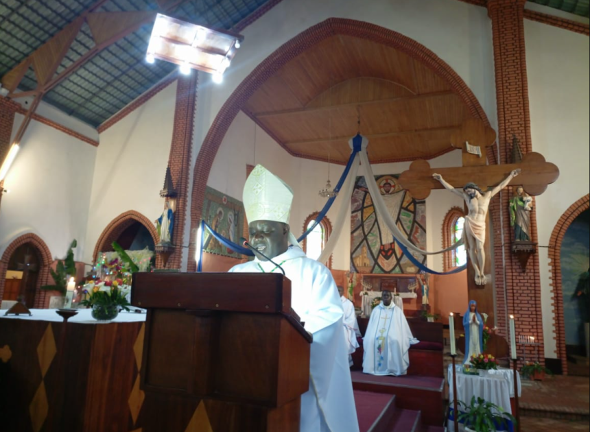 Ababyeyi n’abarezi basabwe na Musenyeri Ntivuguruzwa gutoza abana umuco nyarwanda