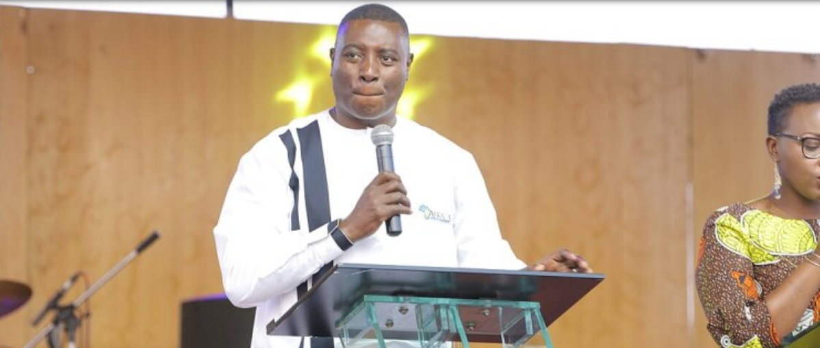 Pastor Gitwaza yasabye Abakristo kureka gucira abandi imanza ahubwo bakajya mu mwanya wo kubafasha