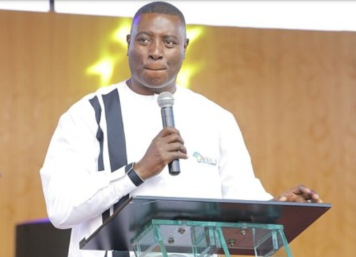 Pastor Gitwaza yasabye Abakristo kureka gucira abandi imanza ahubwo bakajya mu mwanya wo kubafasha