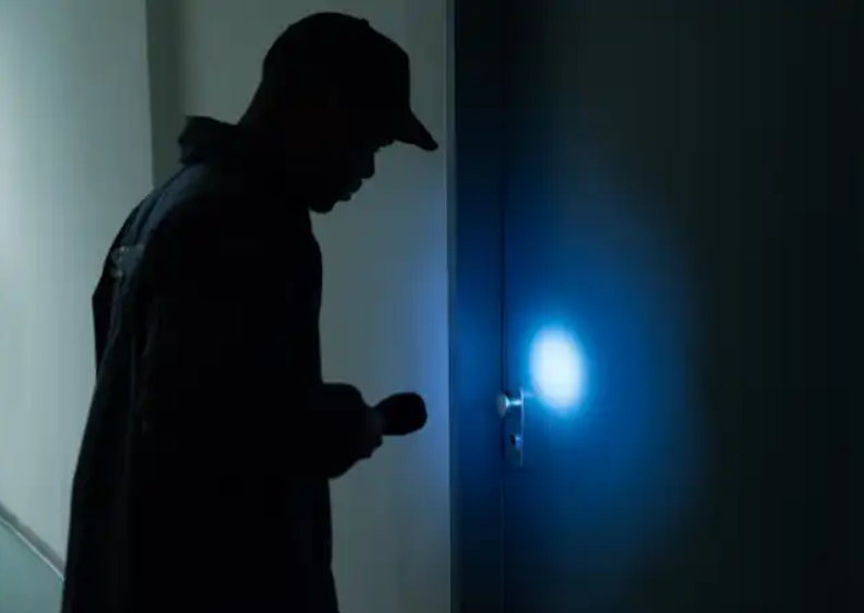 Umugabo yitabye Imana nyuma yuko atashye mu gicuku agasanga umugore we ari kumwe n’undi mugabo mu buriri bwabo