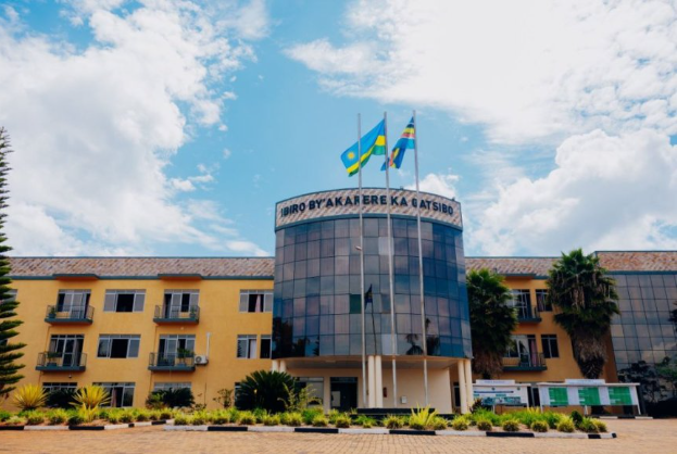 Padiri wa Paruwase ya Kiziguro yatawe muri yombi nyuma yo gusomera misa mu rugo rw’Abenebikira