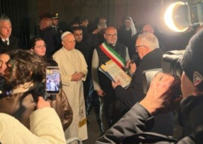 Papa Leo XIV yasabye abayobozi b’isi gushyira imbere ibiganiro by’amahoro kuruta gushora intambara