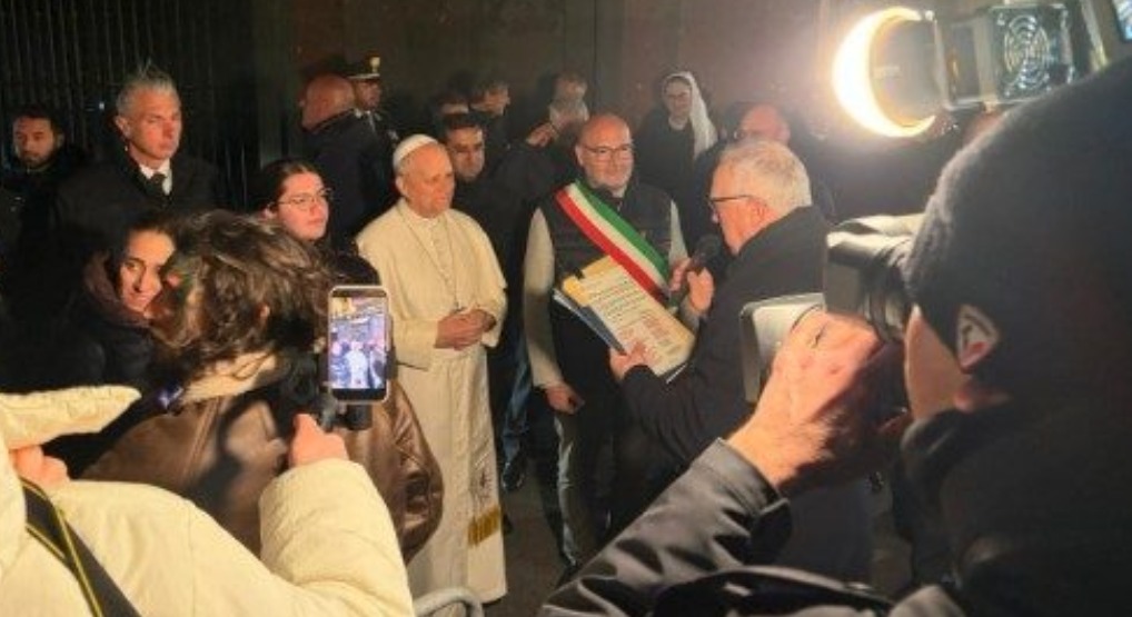 Papa Leo XIV yasabye abayobozi b’isi gushyira imbere ibiganiro by’amahoro kuruta gushora intambara