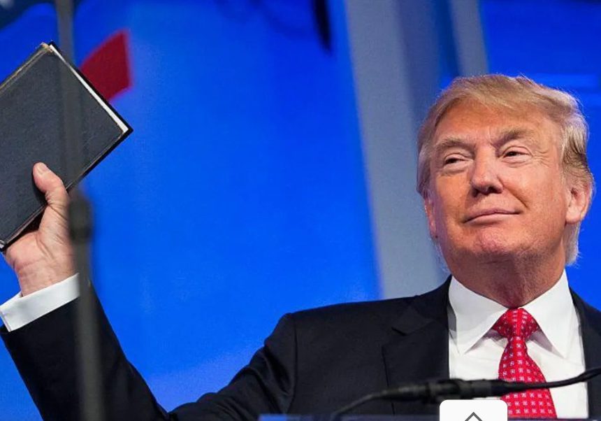 Nyuma yo kumara iminsi mu makimbirane na Papa Trump yitabiriye igikorwa cyo gusoma Bibiliya