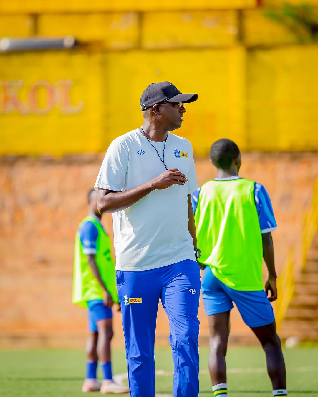 The Rwanda Football Federation (FERWAFA) has officially cleared Burundian coach Haringingo Francis Christian to lead Rayon Sports after resolving a legal dispute with his former club, Kiyovu Sports.