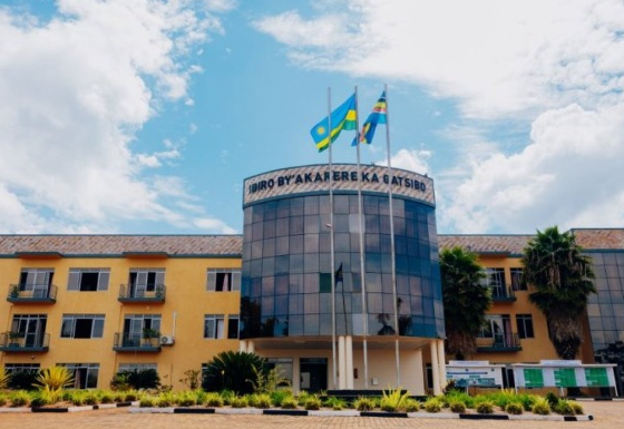 Padiri wa Paruwase ya Kiziguro yatawe muri yombi nyuma yo gusomera misa mu rugo rw’Abenebikira