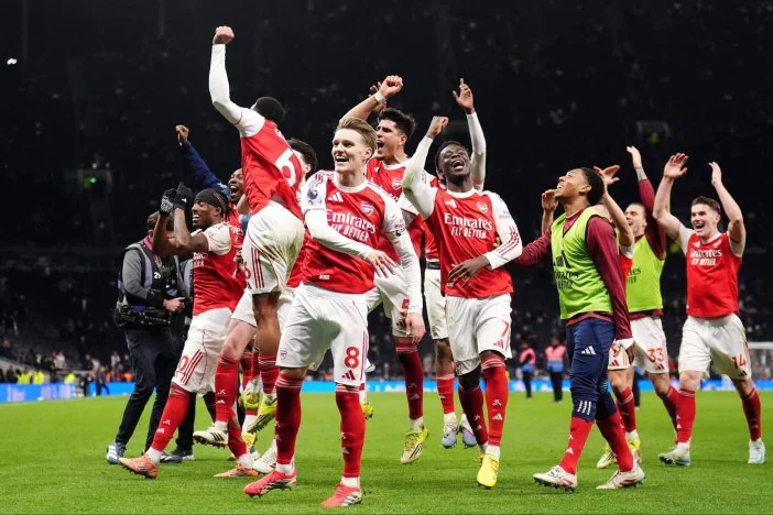 UWAYIBONYE IGITWARA NUMUKABWE UWAVUTSE IGITWARA YABYARA ARSENAL ITWAYE IGIKOMBE CYA SHAMPIYONA