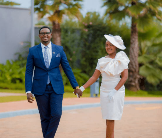 Ndagushimira kuba uri umugabo mwiza! Karasira Clarisse n’umugabo we bizihije imyaka itanu y’urushako banizihiza isabukuru y’amavuko