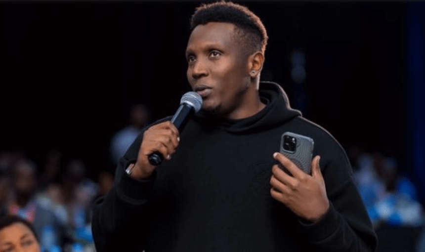 Umuhanzi Muneza Christopher yasabye Kiliziya Gatolika kongera imbaraga mu kuramya no guhimbaza Imana