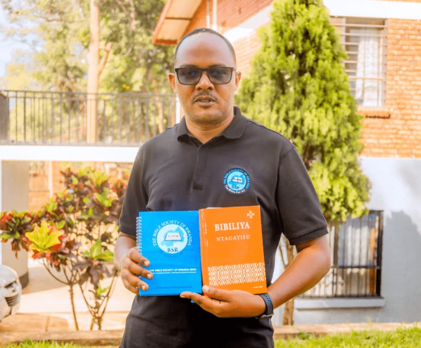 Abakirisitu basabwe gushyigikira ibikorwa bya Bibiliya kugira ngo n’abatishoboye bayibone